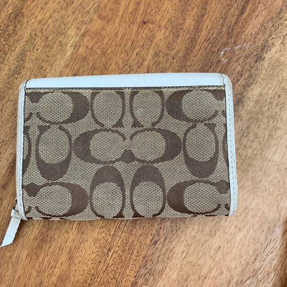 Coach white and blue leather fold over wallet - Picture 3 of 8